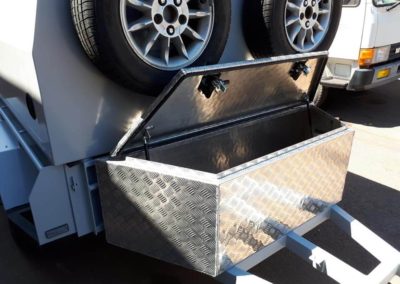 Aluminium drop on canopy with a generator slide and front toolbox for a tradie trailor - 3