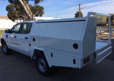 Custom build on a Ford Ranger for a solar installer - 5